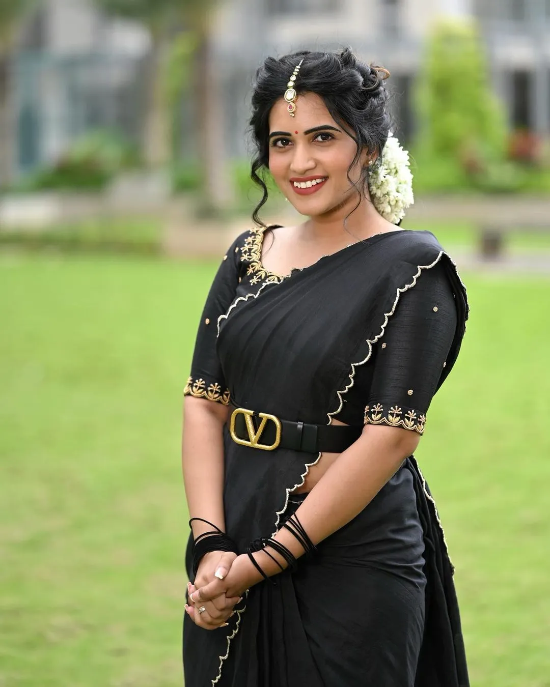 INDIAN TV ACTRESS SRAVANTHI CHOKARAPU IN BLACK SAREE 9
